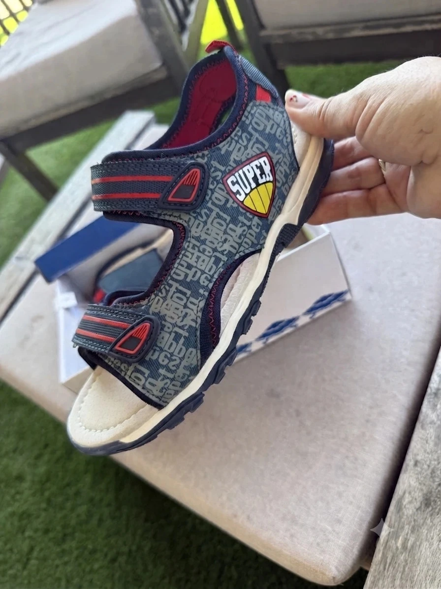 Sandalias infantiles estilo deportivo